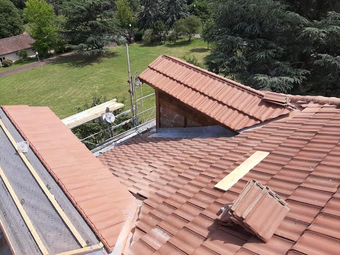 Societé d'Isolation de toiture et combles à Lyon et alentour - Artisan  Travaux de Toiture à Montagny - PRO'GM RENOVATION