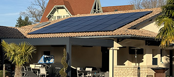 panneaux photovoltaïques sur le toit d'une maison
